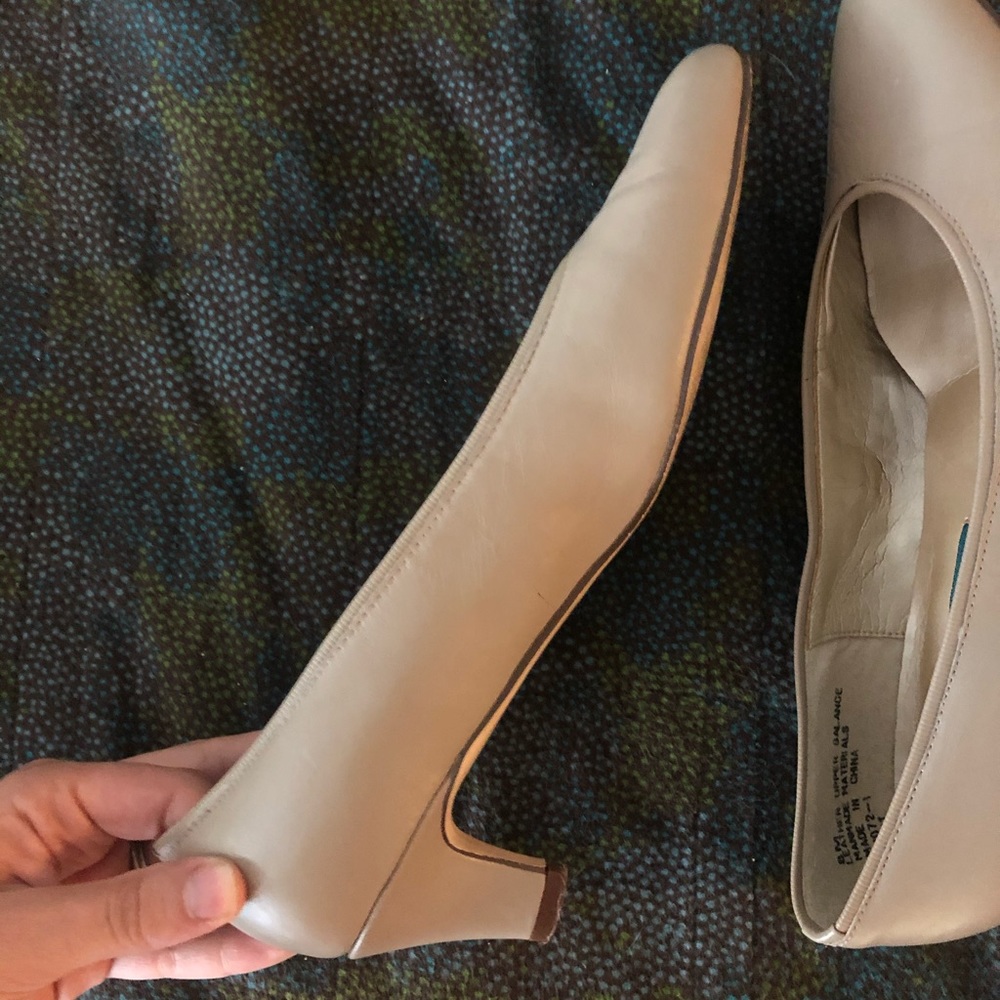 90s nude kitten heel shoe size 8